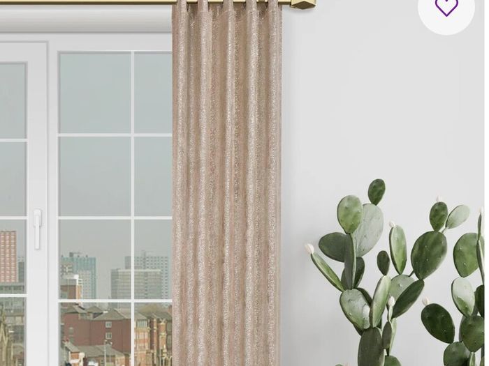 Extendable curtain pole