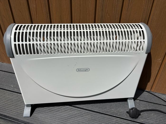 DeLonghi 2kW Convector Heater