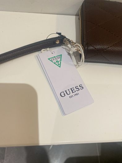 New GUESS Large Zipped Wristlet Purse/Wallet