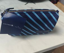 United Airlines business mclass washbag, unopened