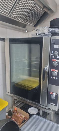 Commercial Convection Oven  10 Racks  Excellent