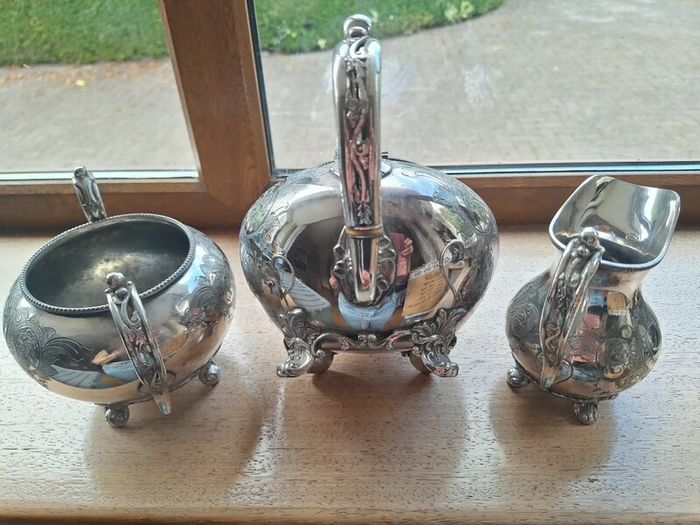 Teapot ,suger bowl & milk jug