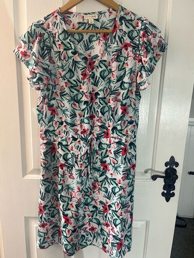 10 euro Selection of new and designer summer Dresses in sizes 10 / 12 to clear