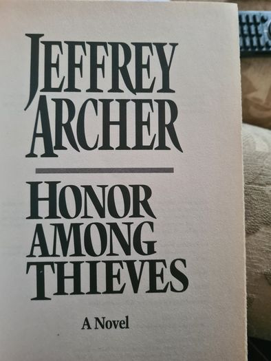 Honour Among Thieves. By Jeffry Archer. First Edition  1993.6.  First Reading. Hardback With Dustjacket In Good Condition.