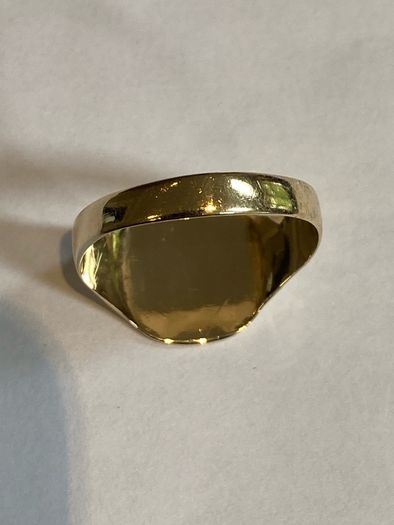 9 carat gold signet ring