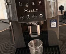 DeLonghi Magnifica start coffee machine
