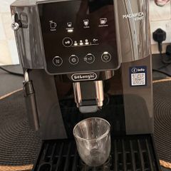 DeLonghi Magnifica start coffee machine