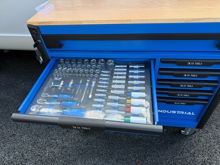 Brand New 12 Drawer Tool Chest Full Of Tools