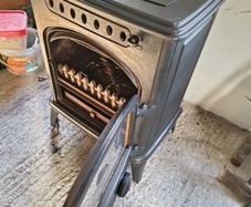 San Remo 8kwh Multi fuel stove.