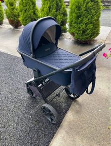 Venicci Tinum 3-in-1 Travel System with Avionaut Pixel Pro Car Seat + Isofix Base