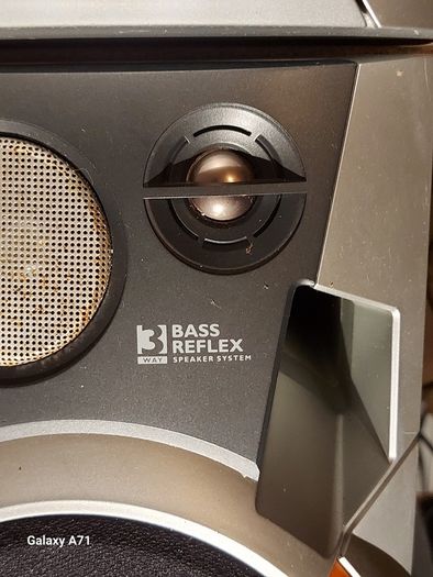 Sony Micro Hifi System Model CMT-CP1, Radio, CD and Tape with Two Philips Speakers Model FWB-C355-01 in excellent condition