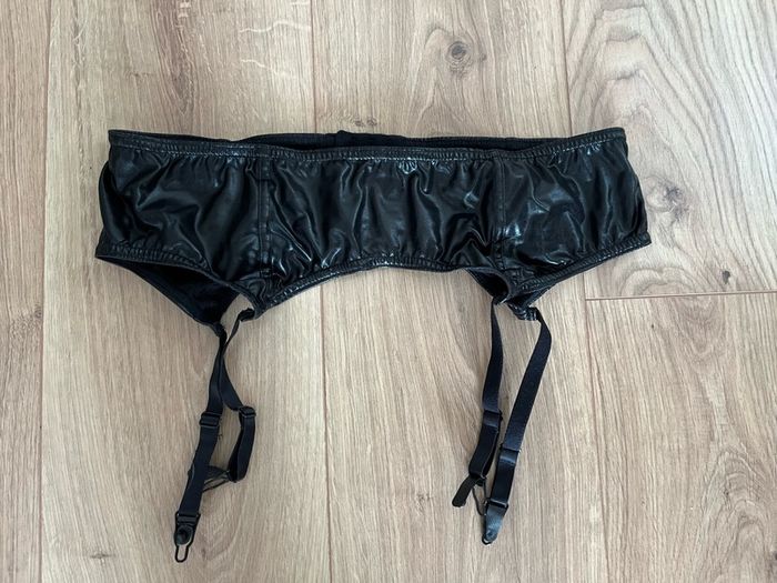 Wet look suspender belt