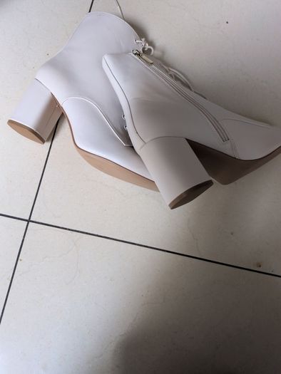 Stradivarius Cream Ankle Boots.  S.39-6.  B.N.W.T.