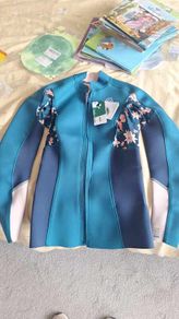 Wet suit top never worn