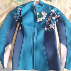 Wet suit top never worn