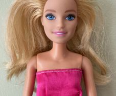 Barbie (damaged)