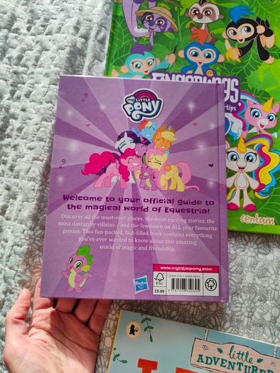 Bundle of books like new