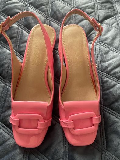 Ladies Pink Leather Shoes