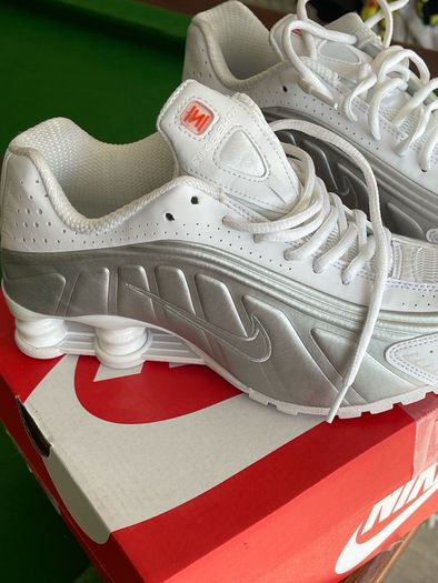 Nike Shox R4