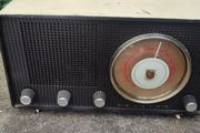 Vintage Philips table-top valve radio