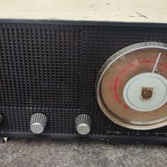 Vintage Philips table-top valve radio