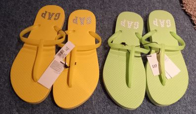 BNWT Gap Flip Flops Size 5