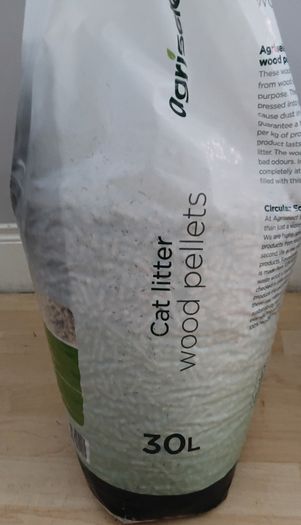 70 Litres of Agriselect Wood Pellet Recycled Non Clumping Wood Cat Litter