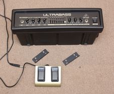 Behringer ULTRABASS BXD3000H Bass Guitar Amplifier Head w/footswitch & rack mounts