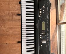 Yamaha EZ220 Keyboard