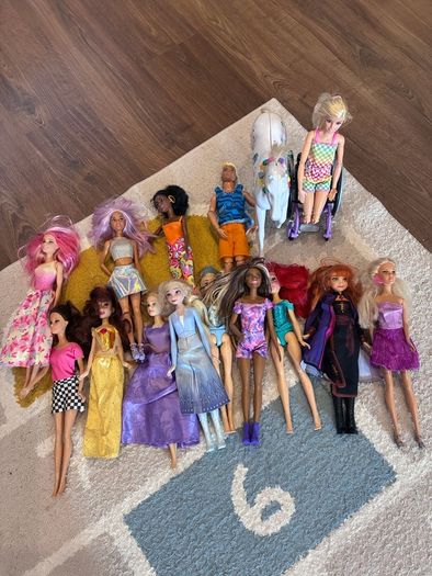 Barbies + 2 vans and 1 car