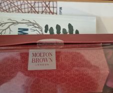 Molten Brown Fiery Pink pepper Cracker Gift