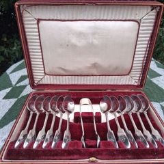12 X John Round Fiddle Pattern Sterling Silver Teaspoons Plus Tongs (275 grams)