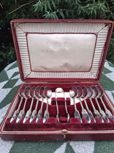 12 X John Round Fiddle Pattern Sterling Silver Teaspoons Plus Tongs (275 grams)