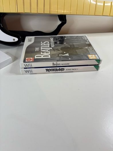 Wii Rockband Fender Stratocaster with Dongle and Games