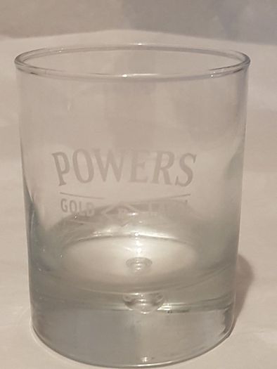 4x glasses ,,2x whiskey glasses 2 x baileys glasses tumblers 1x johnnie walkers 1 x tullamore dew, 2x Bailey's ,prefect condition,,buyer collects thank you,powers sold .