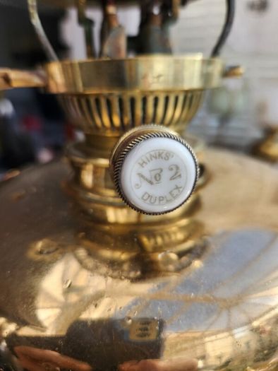Fantastic victorian brass oil lamp . extends to 2m.