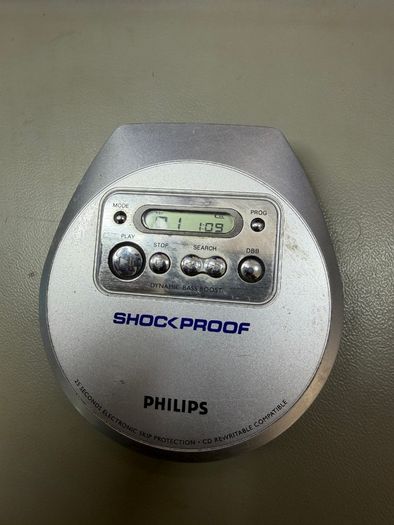 2 x walkman  and 2 x Discman