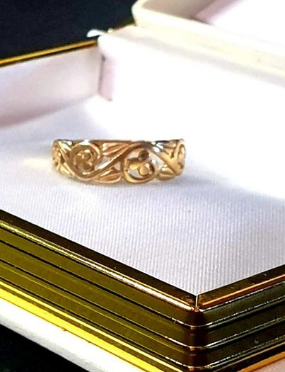 Vintage Hallmarked 9ct Gold 'Clover' Wedding Band