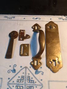 Antique Thumb Brass Lock with Door Furniture