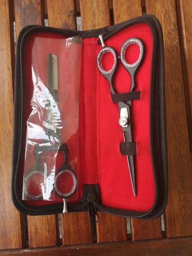 Instrument hair cutting sissors