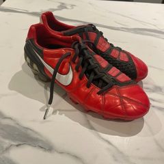 Retro Nike T90 mens UK size 6 boots red