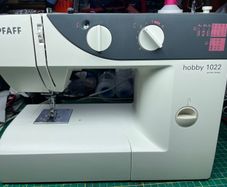 PFAFF hobby 1022 Sewing machine - Just Serviced - Excellent condition