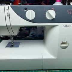 PFAFF hobby 1022 Sewing machine - Just Serviced - Excellent condition