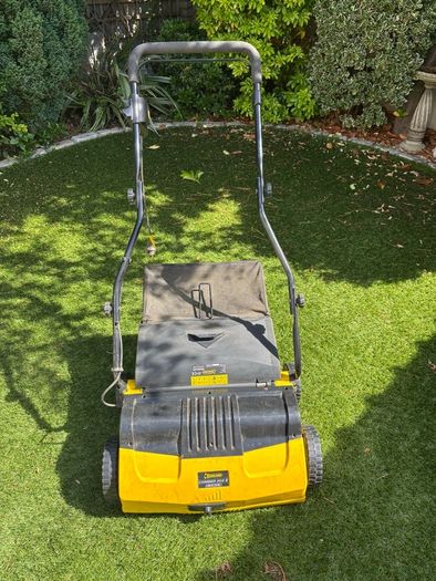 Artificial Grass electric sweeper brush -keeps grass from going flat