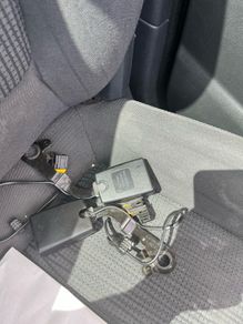 Peugeot 5008 middle seat belt receivers