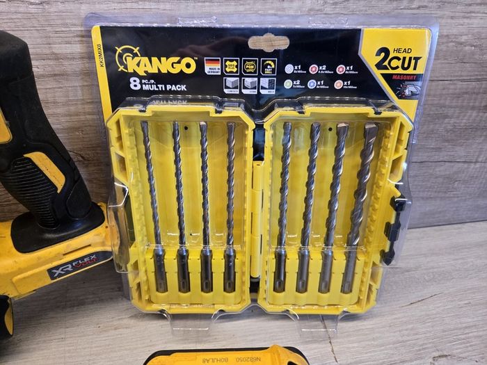 Dewalt DCH333 + Battery + Charger + Bits Set