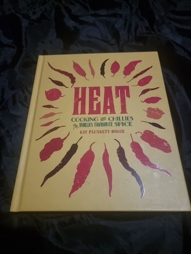 Heat: Cooking With Chillies, The Worlds Favourite Spice (Hardcover)