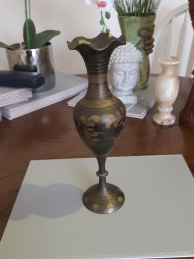 Ex film prop, vase metal