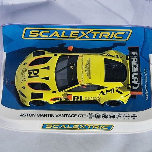 Scalextric C4446 Aston Martin Vantage #91 Slot Car  ( gt touring endurance )