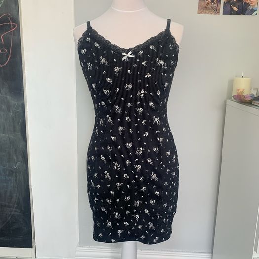 Ladies floral dress. Size S